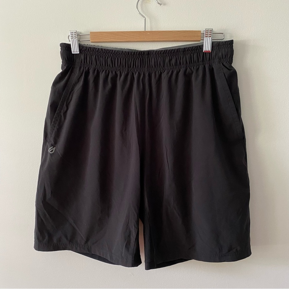 Eddie Bauer mens Flexion black training shorts size medium